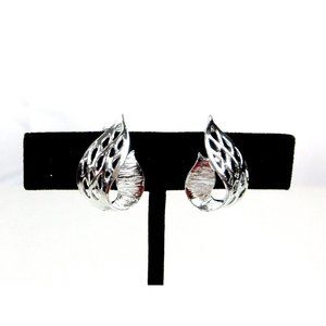 Vintage 70's CELEBRITY Open Work Curled Leaf Silver Tone Earrings Clip on